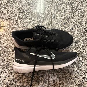 Nike Womens Black and White Running Shoes
